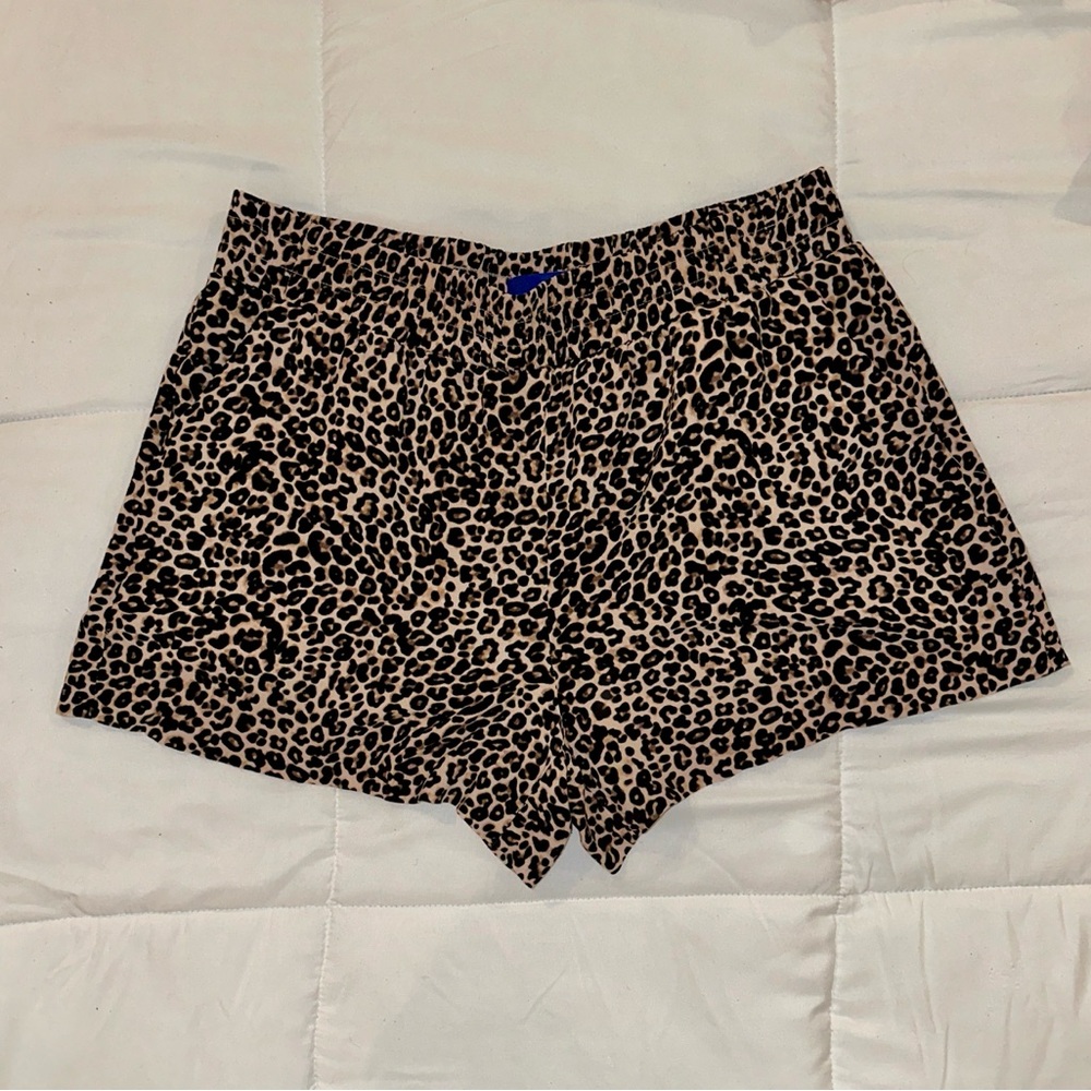 APT.9 - Flowy Leopard Print Women's Shorts with Pockets - Medium